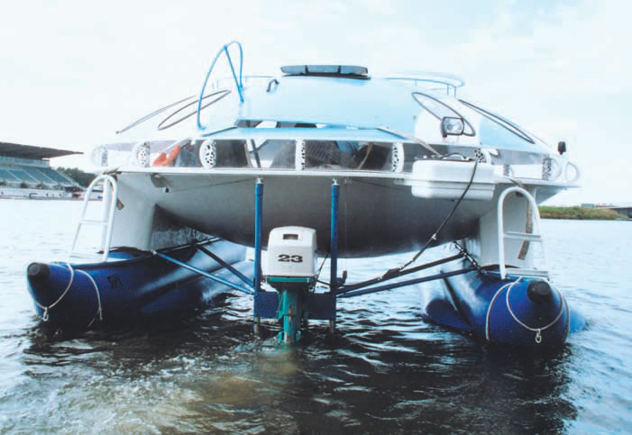Катамаран надувной морской с мотором и парусом